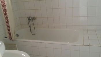 Deep Soaking Bathtub